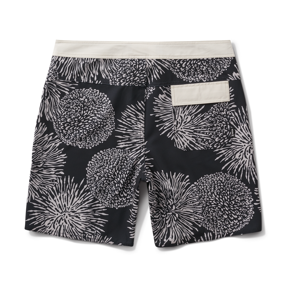 Passage 18,5' Boardshorts - Schwarze Florale