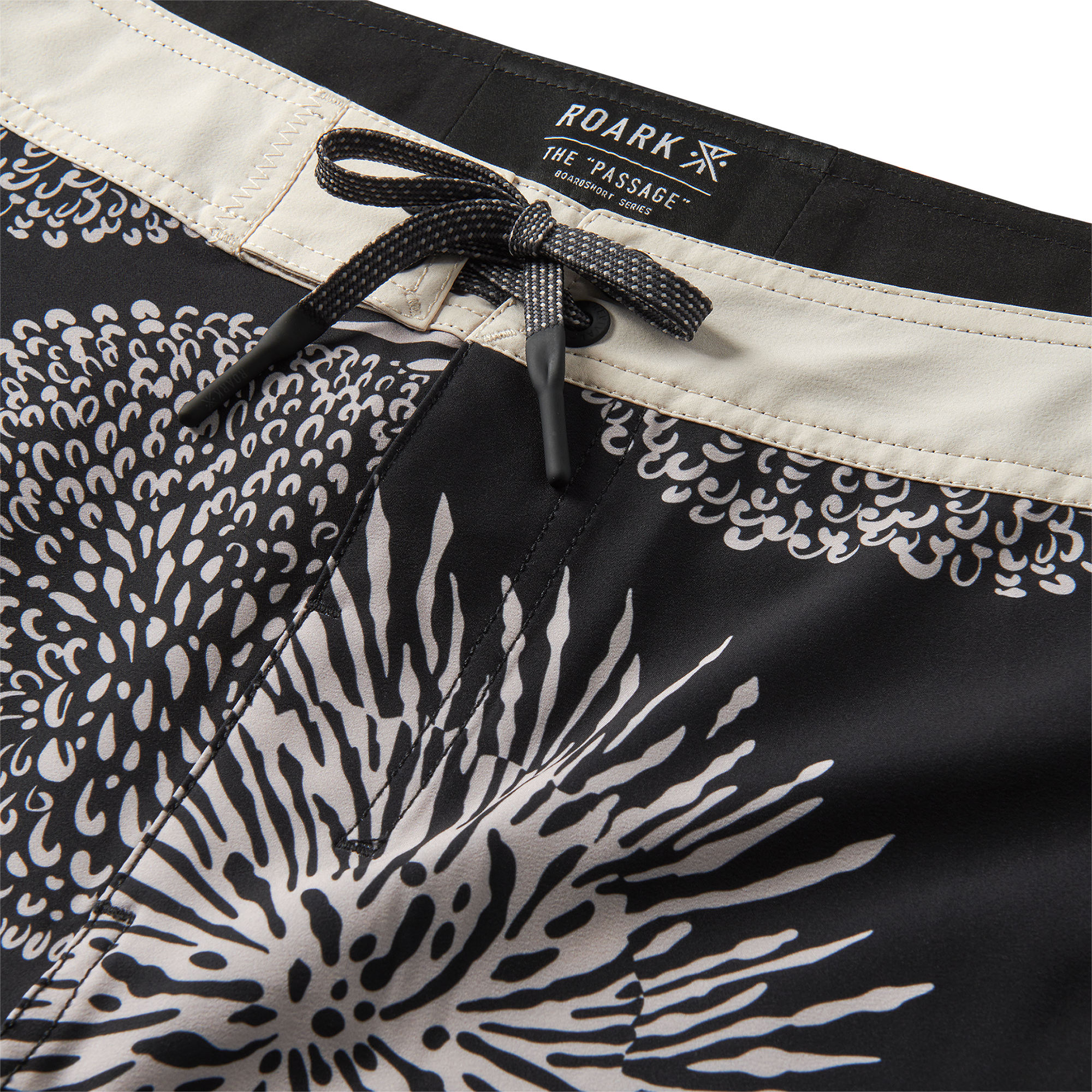 Passage 18,5' Boardshorts - Schwarze Florale