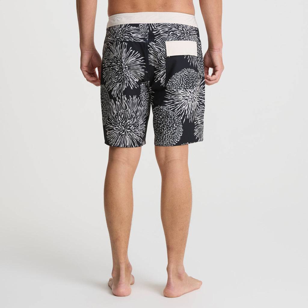 Passage 18,5' Boardshorts - Schwarze Florale