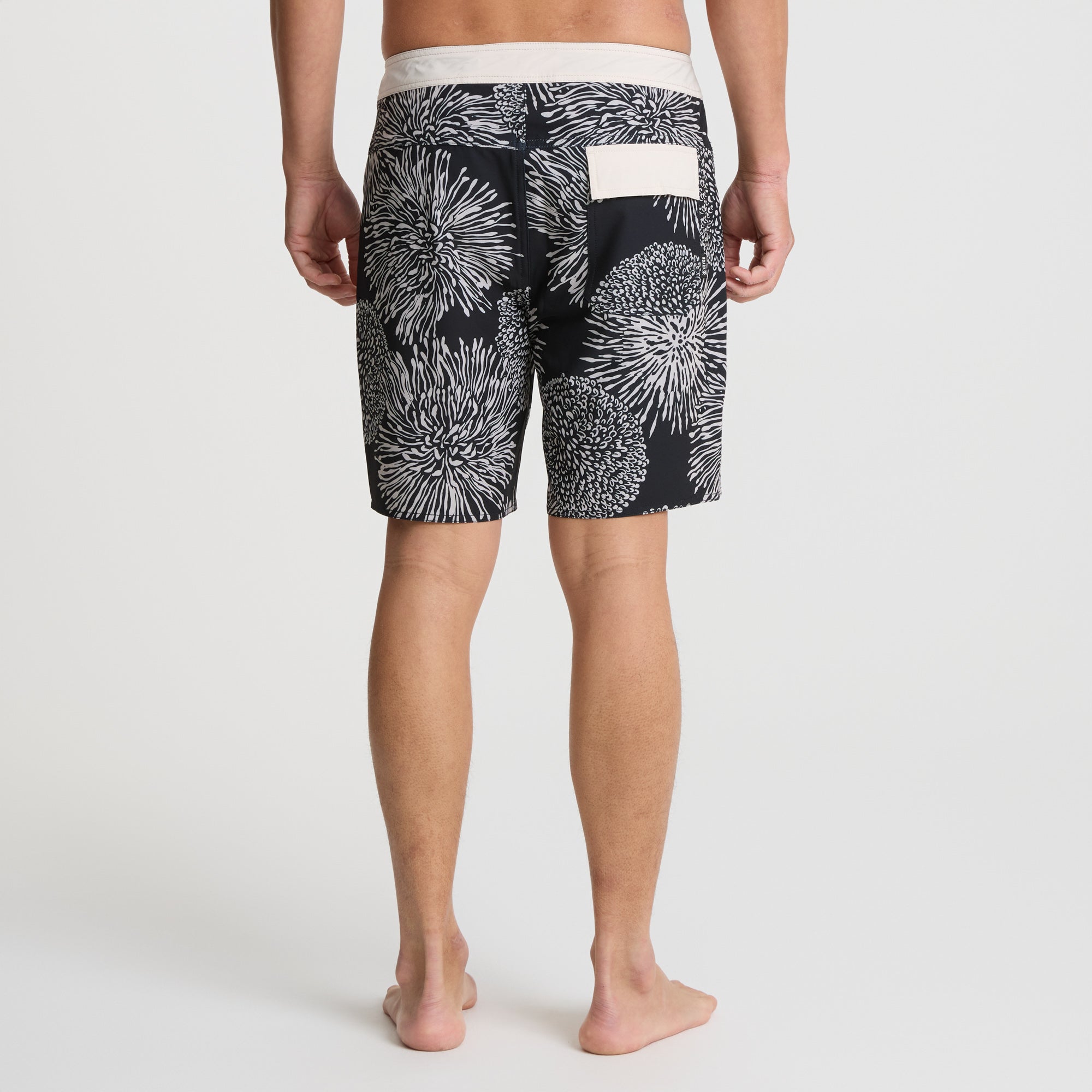 Passage 18,5' Boardshorts - Schwarze Florale