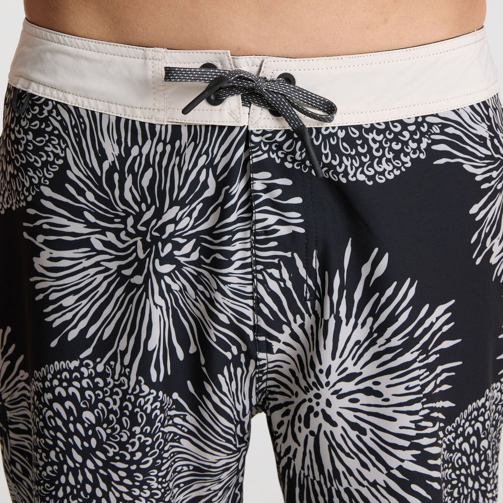 Passage 18,5' Boardshorts - Schwarze Florale