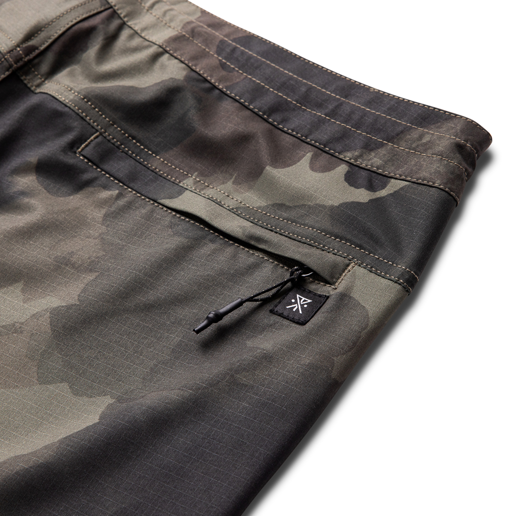Venture Hybrid 18.5' Trunk - Camo