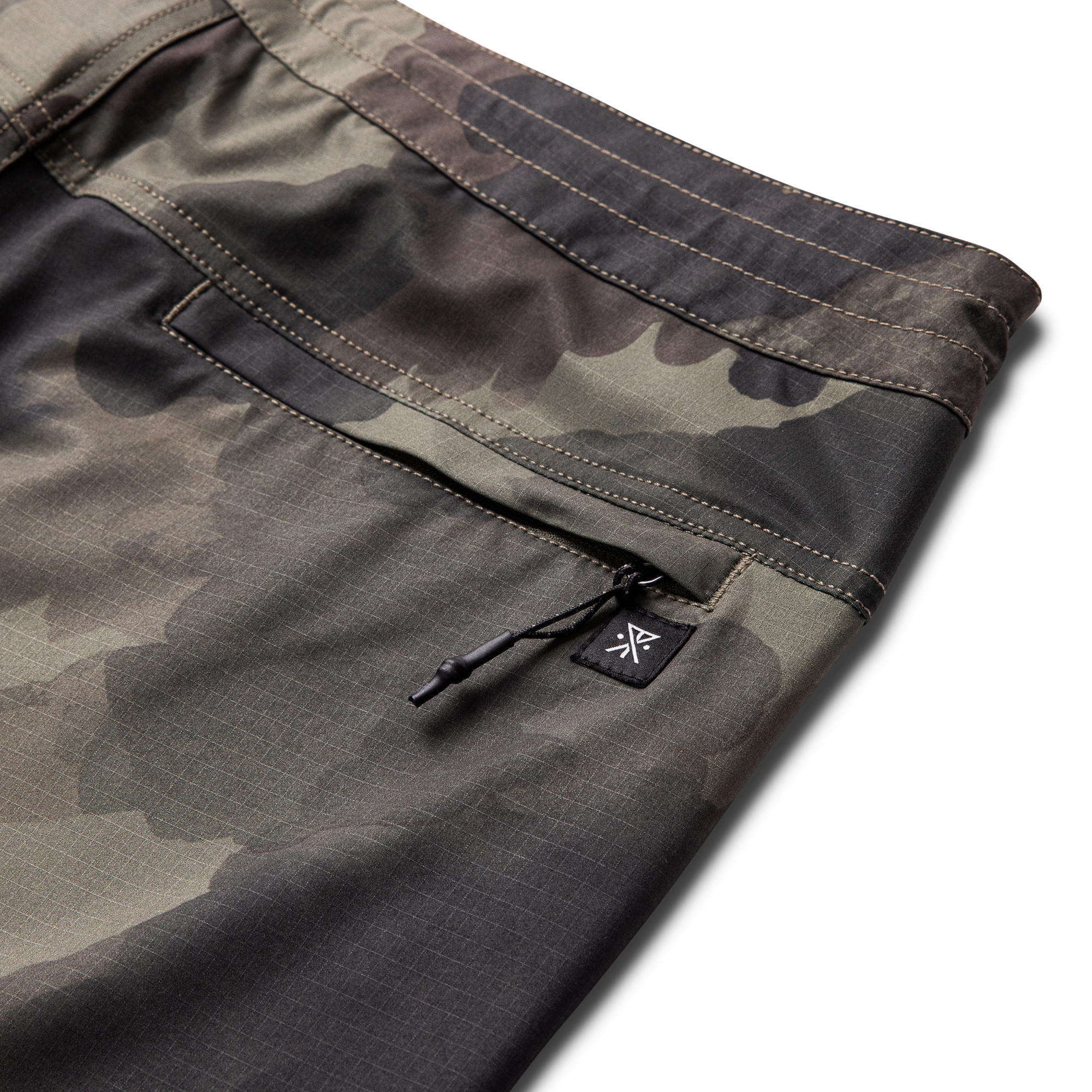 Venture Hybrid 18.5' Trunk - Camo