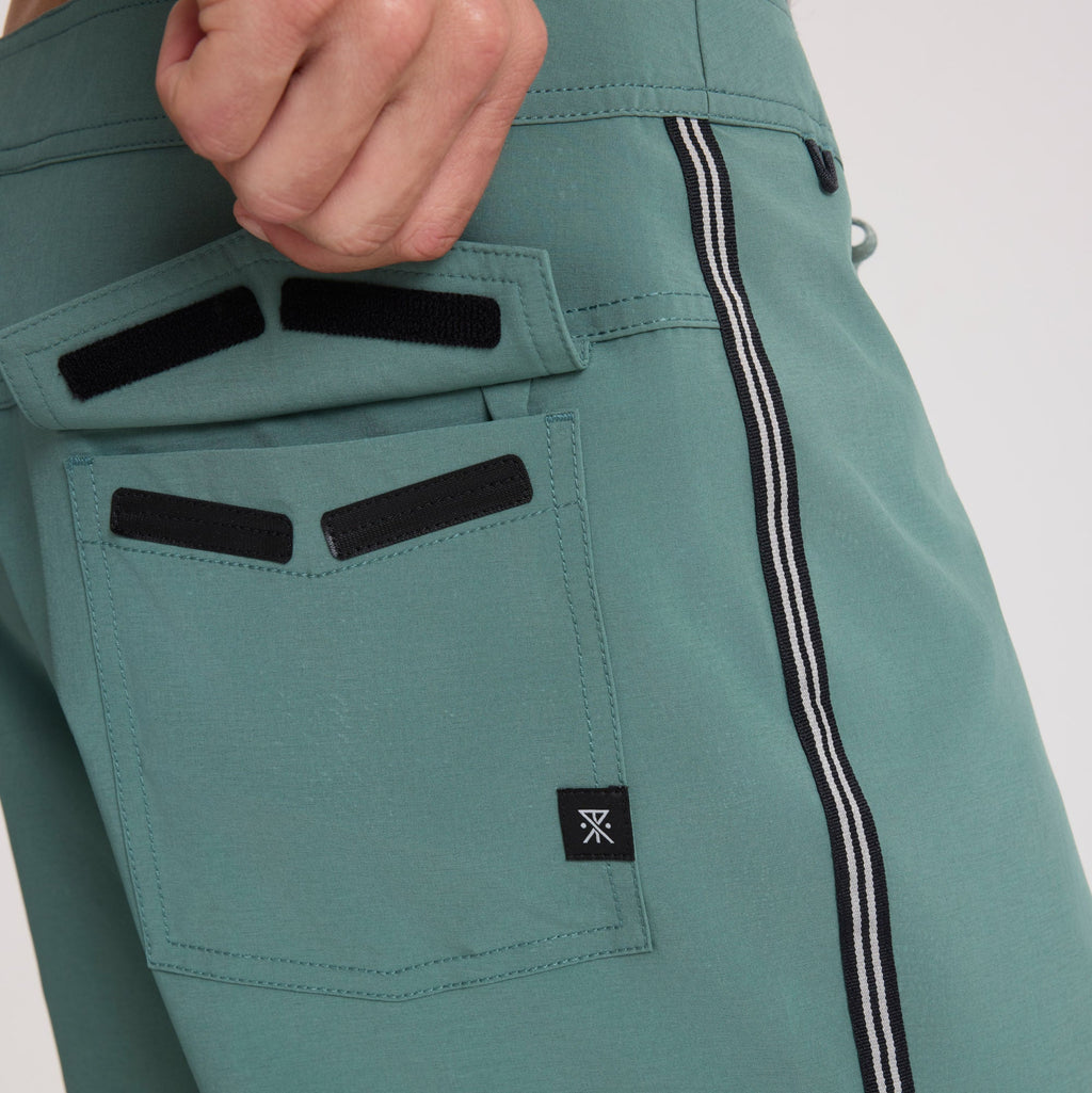 Passage 18.5' Boardshorts - Schiefer Grünstreifen