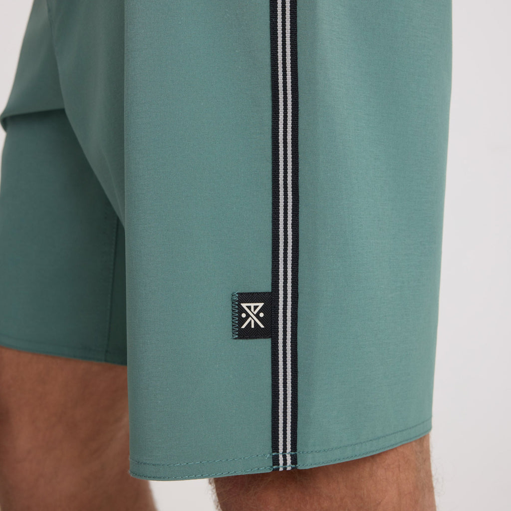 Passage 18.5' Boardshorts - Schiefer Grünstreifen