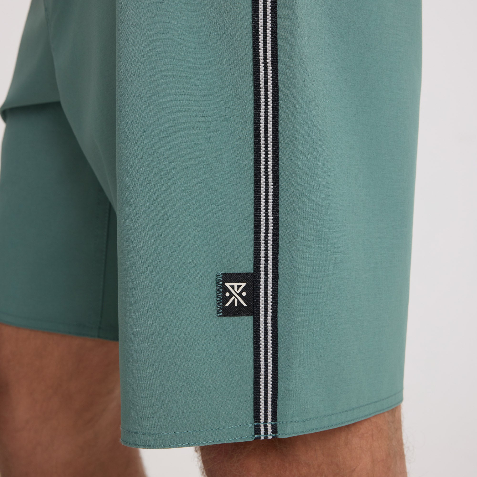 Passage 18.5' Boardshorts - Schiefer Grünstreifen
