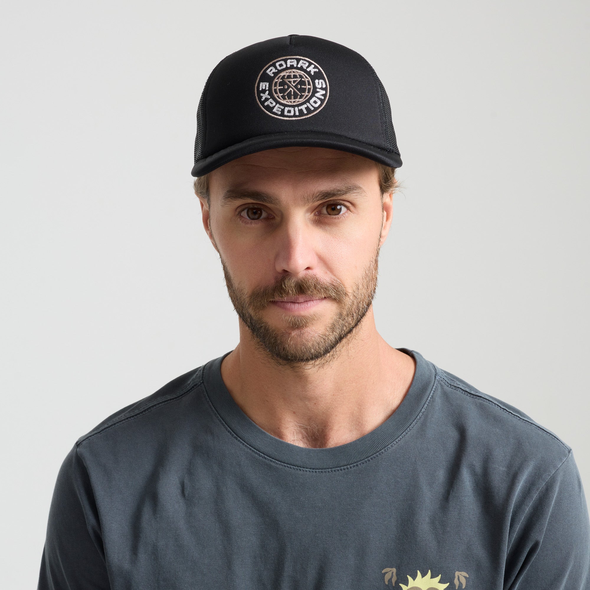 Foam Trucker Global Snapback Hat - Schwarz