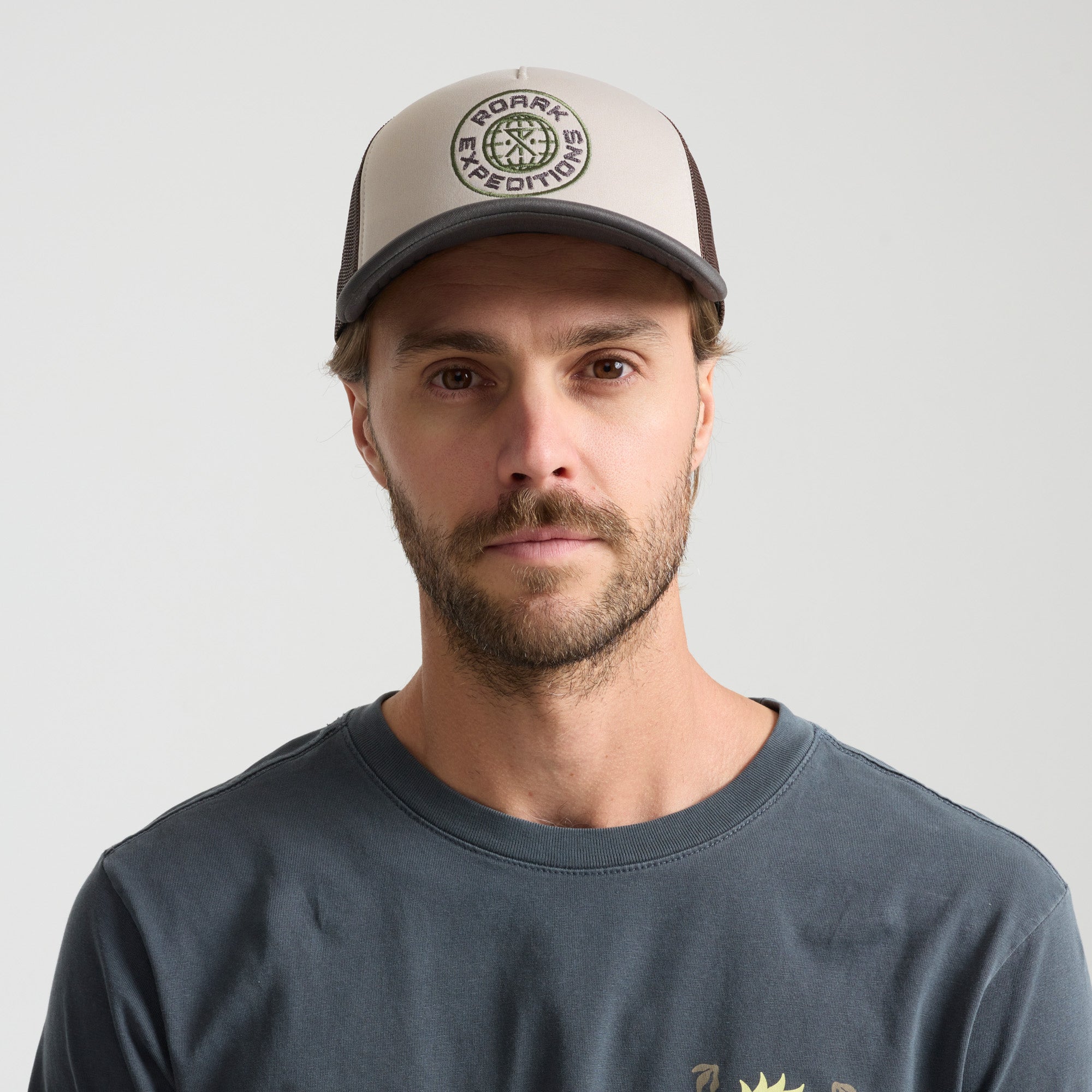 Foam Trucker Global Snapback Hat - Militär