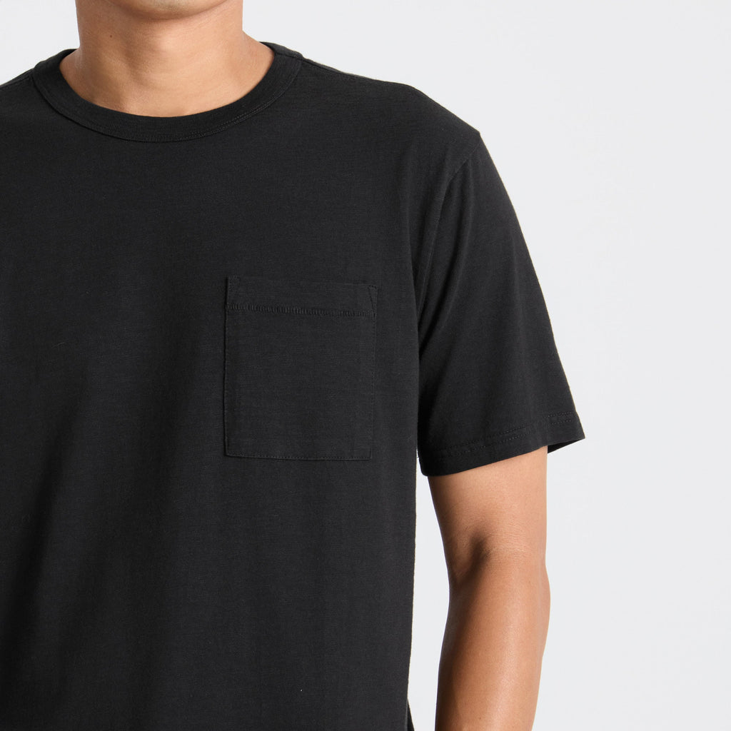Gut abgenutzter organischer Kurzarm Tee - Schwarz