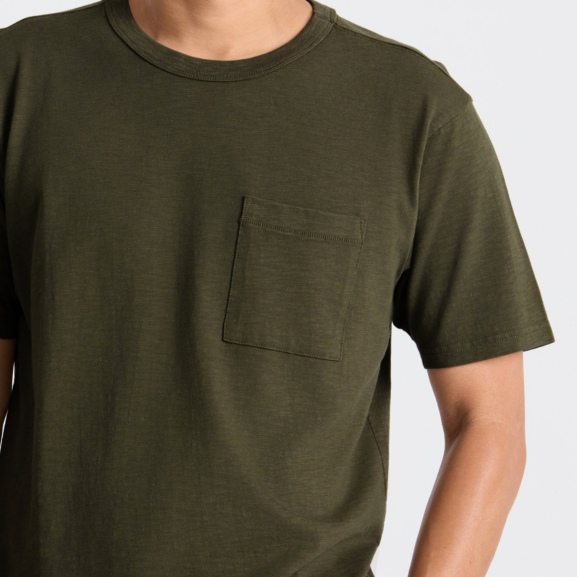 Gut abgenutzter organischer Kurzarm Tee - Militär