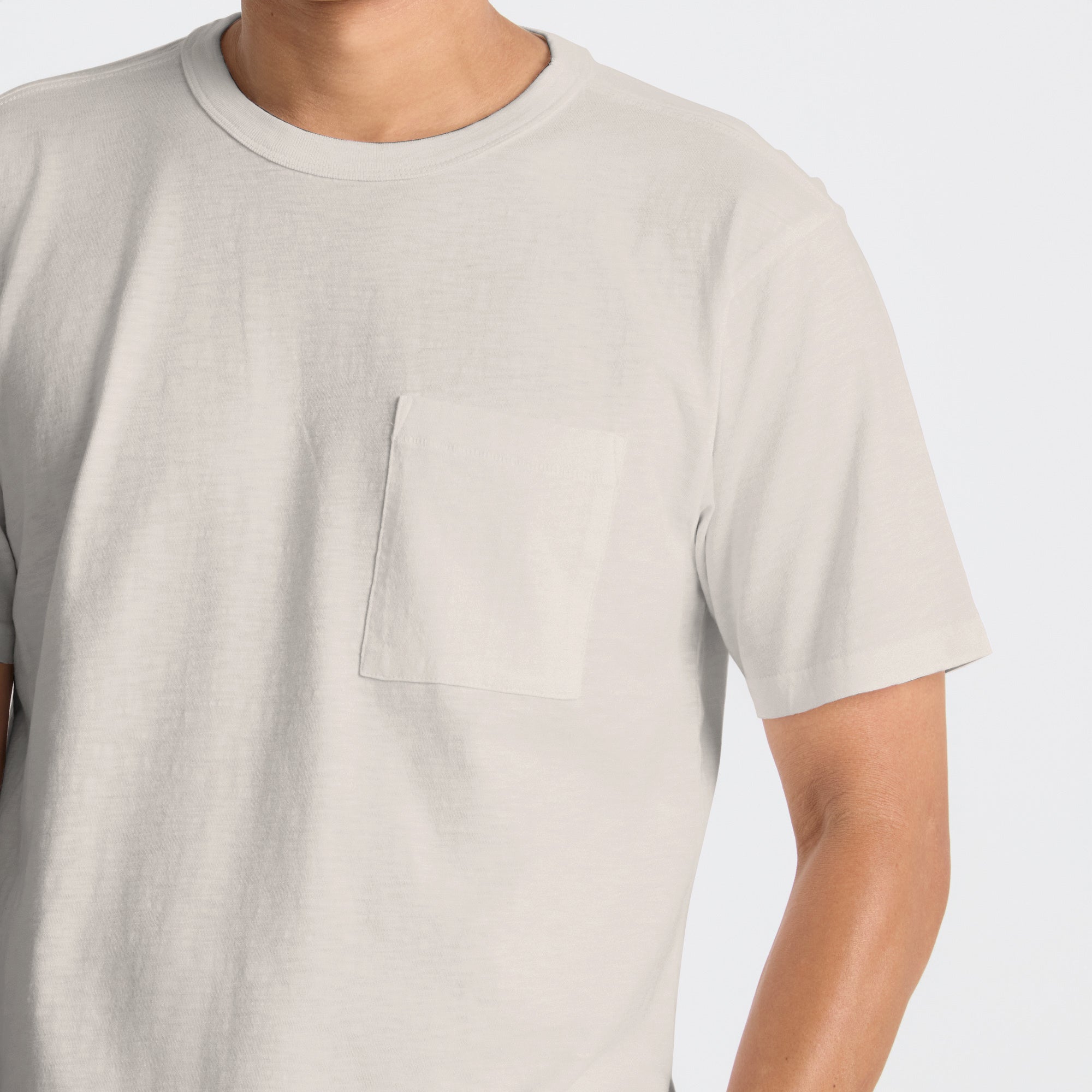 Gut abgenutzter organischer Kurzarm Tee - Cremeweiß