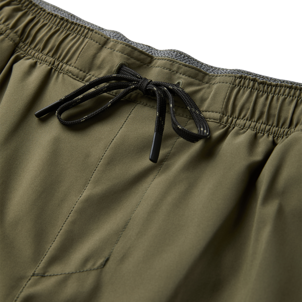 Serrano 7' Active Stretch Shorts - Militärisch