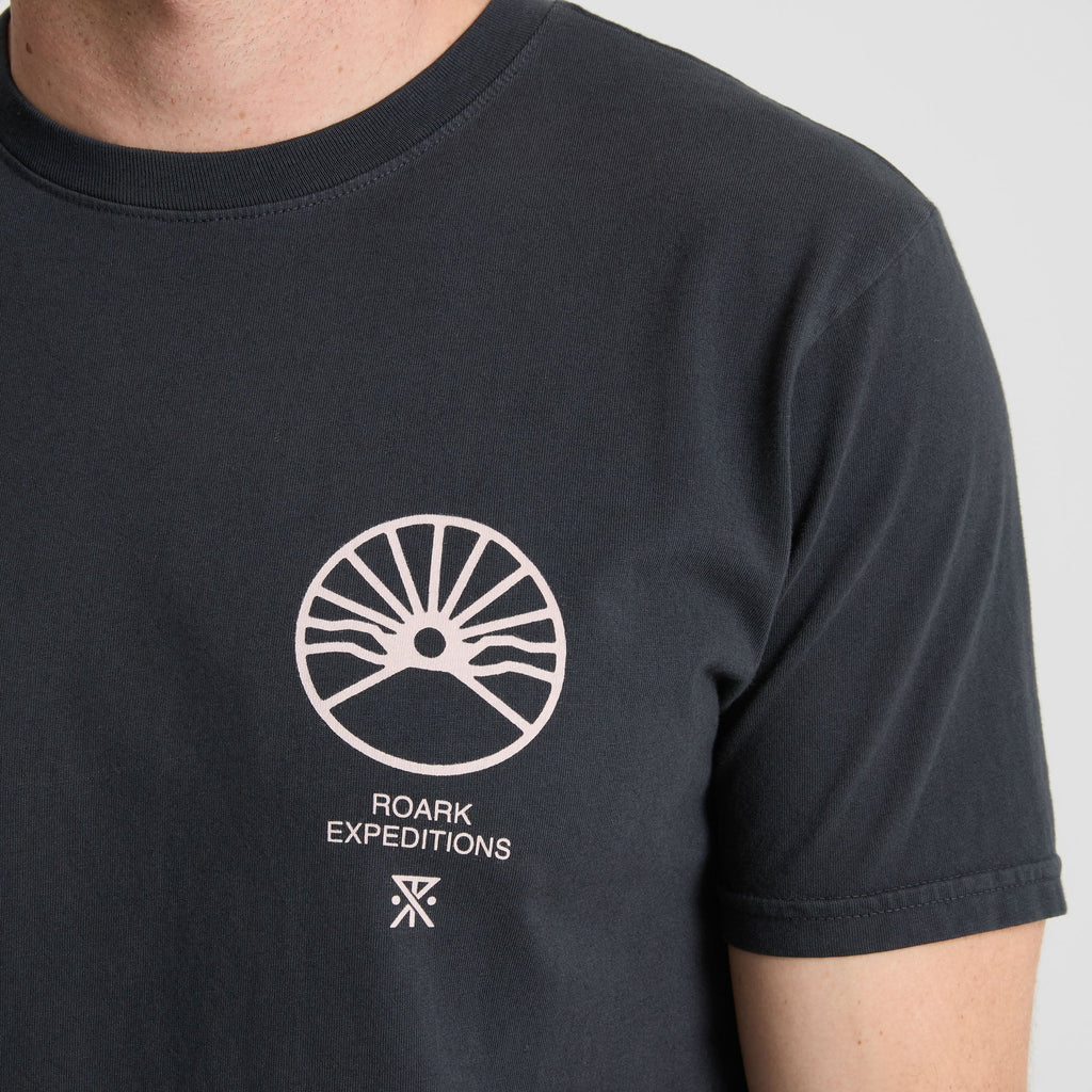 Roark Expeditions Premium-T-Shirt - Schwarz