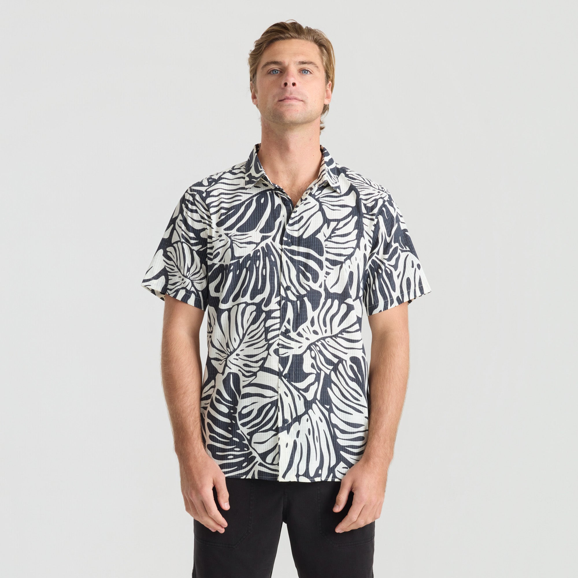 Bless Up Atmungsaktives Stretch-Shirt - Schwarz Monstera (Deutsche Ausgabe)