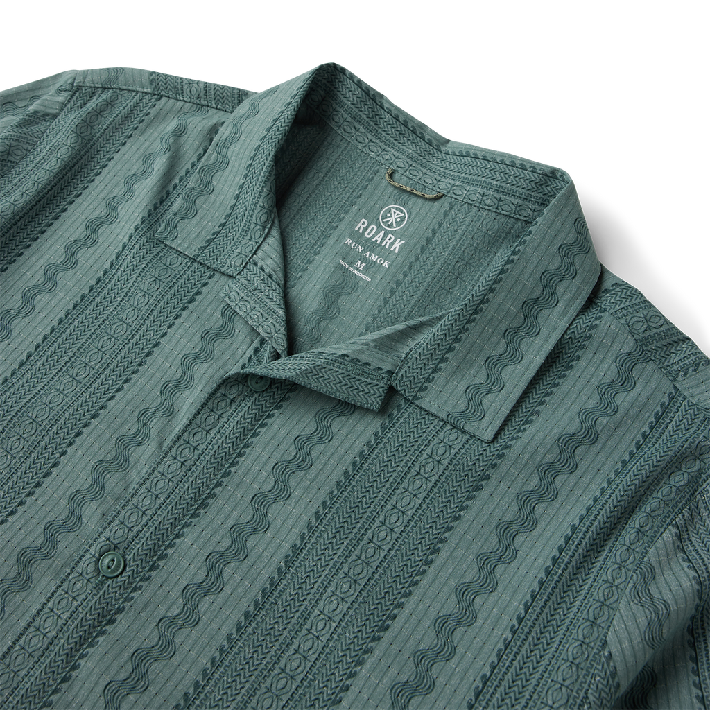 Bless Up Trail Button Up Shirt von Sage Grün Stripe