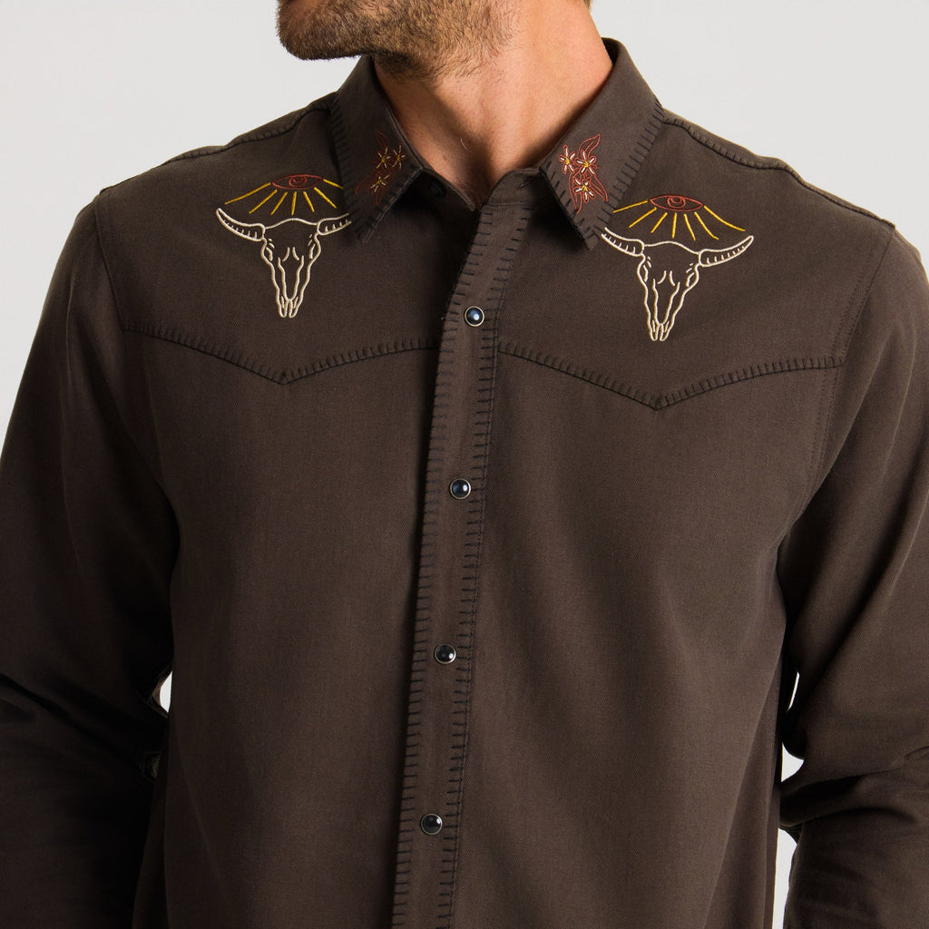 Auf dem Range Langarm Button Up Shirt - Dark Braun