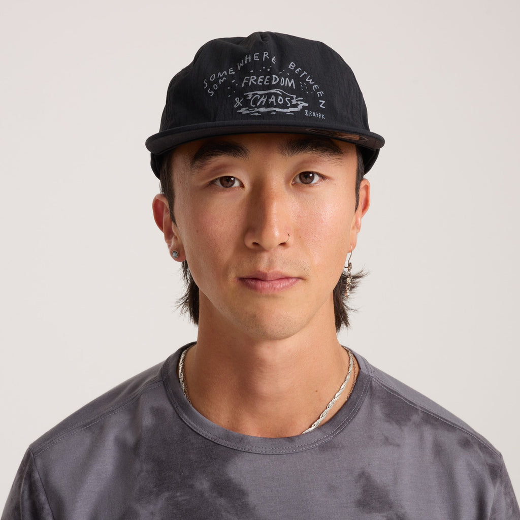 Mathis 5 Panel Strapback Hat - Chaos Schwarz
