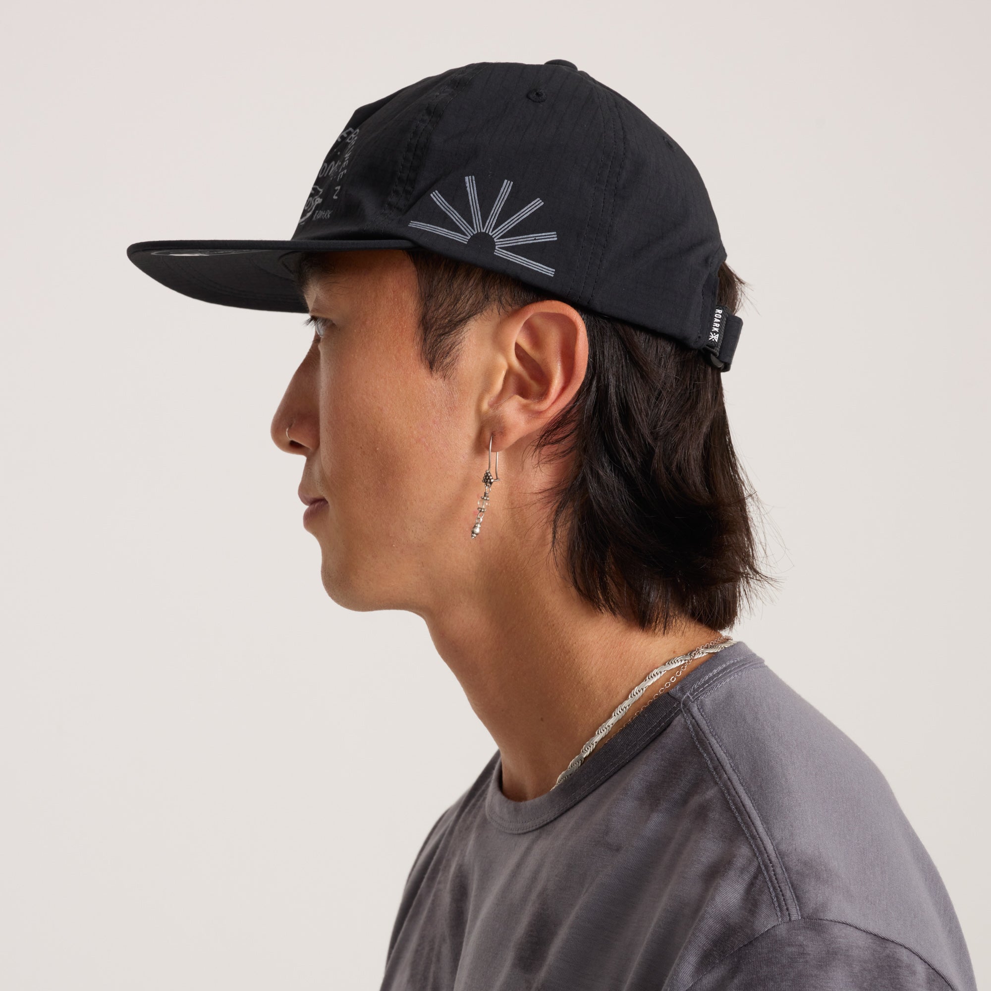 Mathis 5 Panel Strapback Hat - Chaos Schwarz
