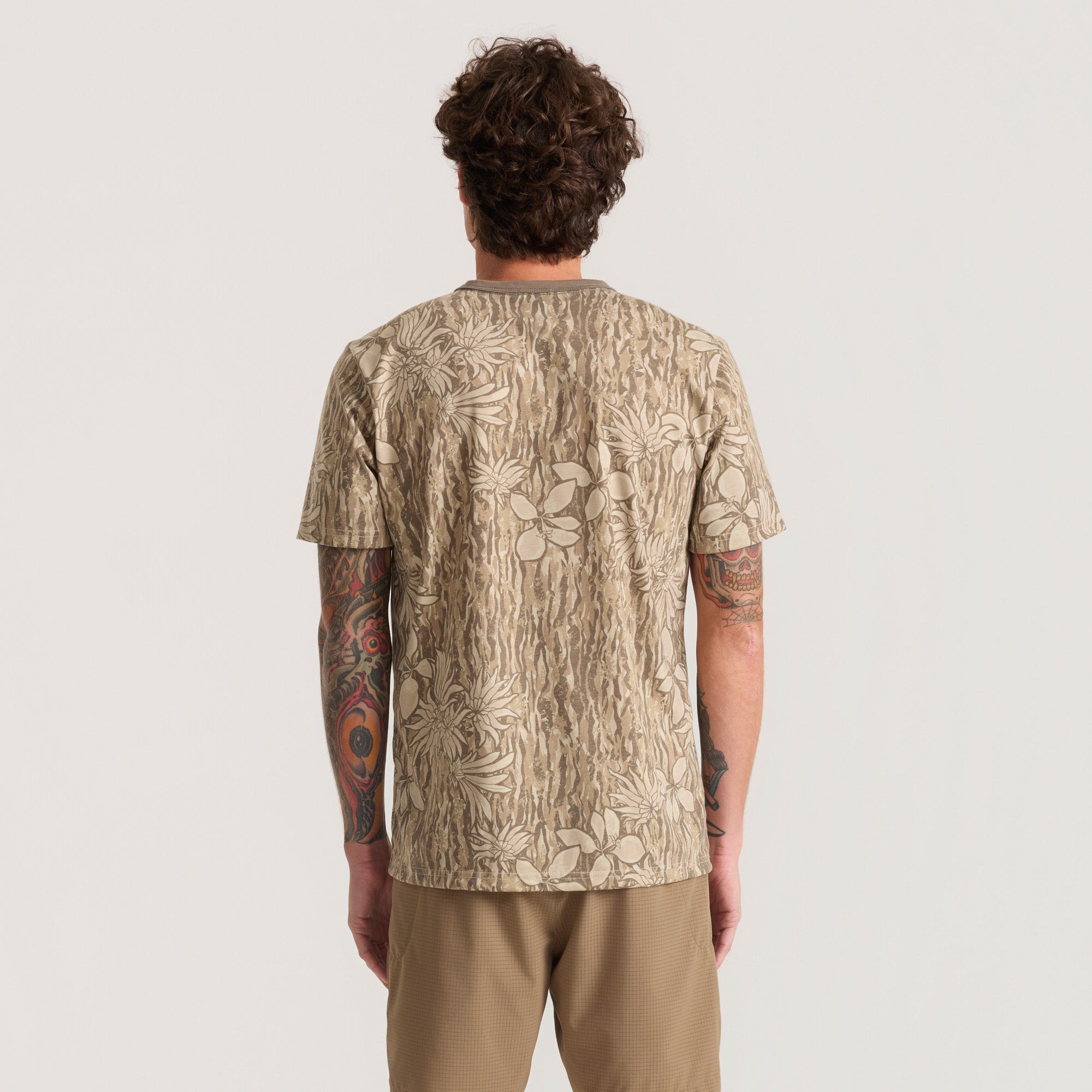 Mathis Active Tie Dye Pocket Kurzarm Tee — Khaki Tie Dye