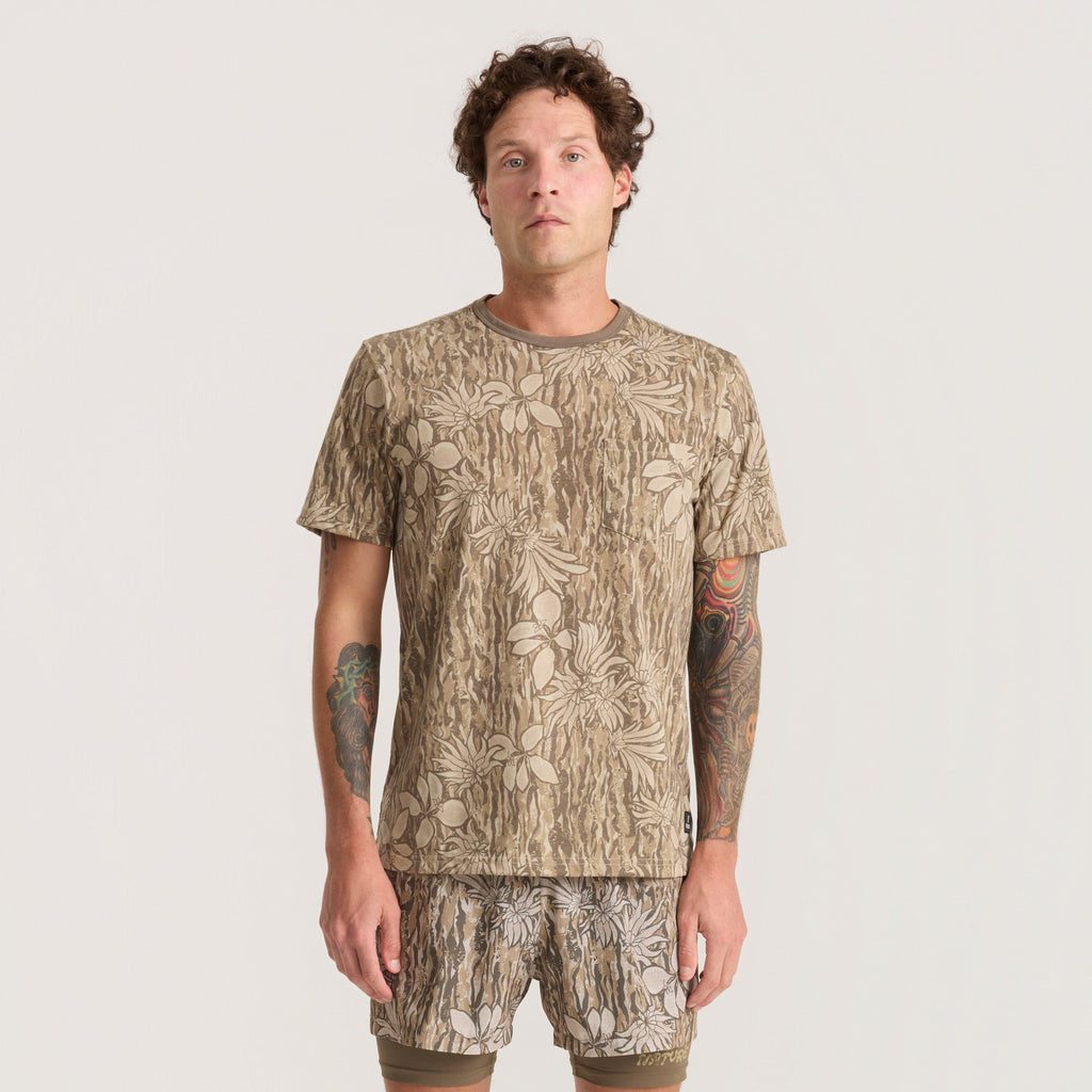 Mathis Active Tie Dye Pocket Kurzarm Tee — Khaki Tie Dye