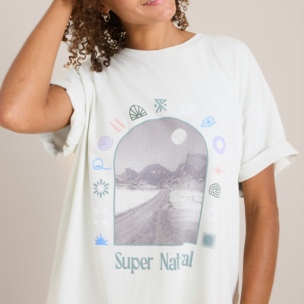 Super Natural Übergroße Premium-T-Shirt - Nebel