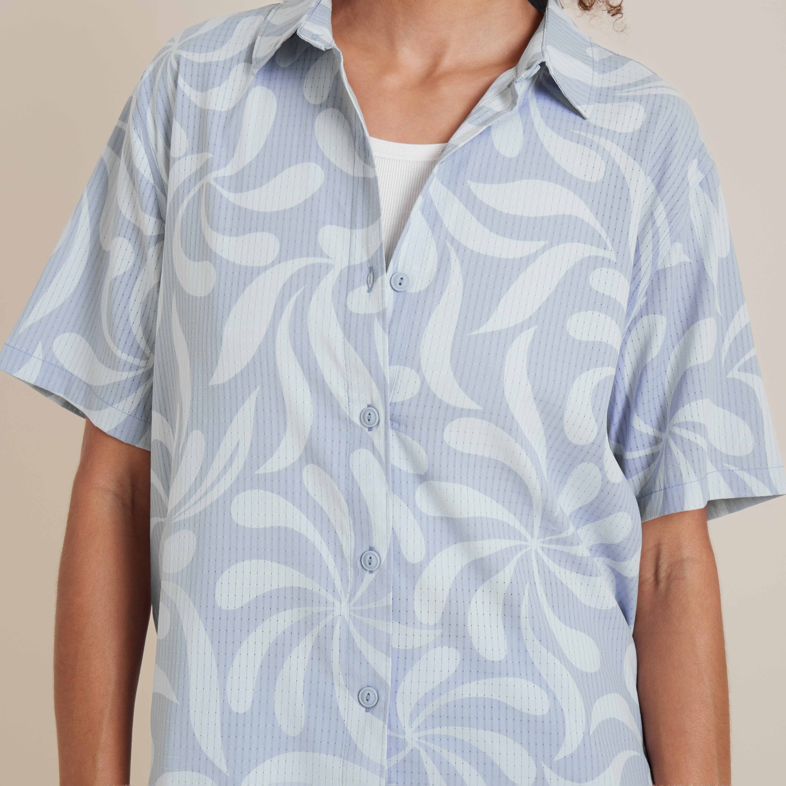 Bless Up Atmungsaktives Stretch-Shirt - Dusty Sky (Deutsche Ausgabe)