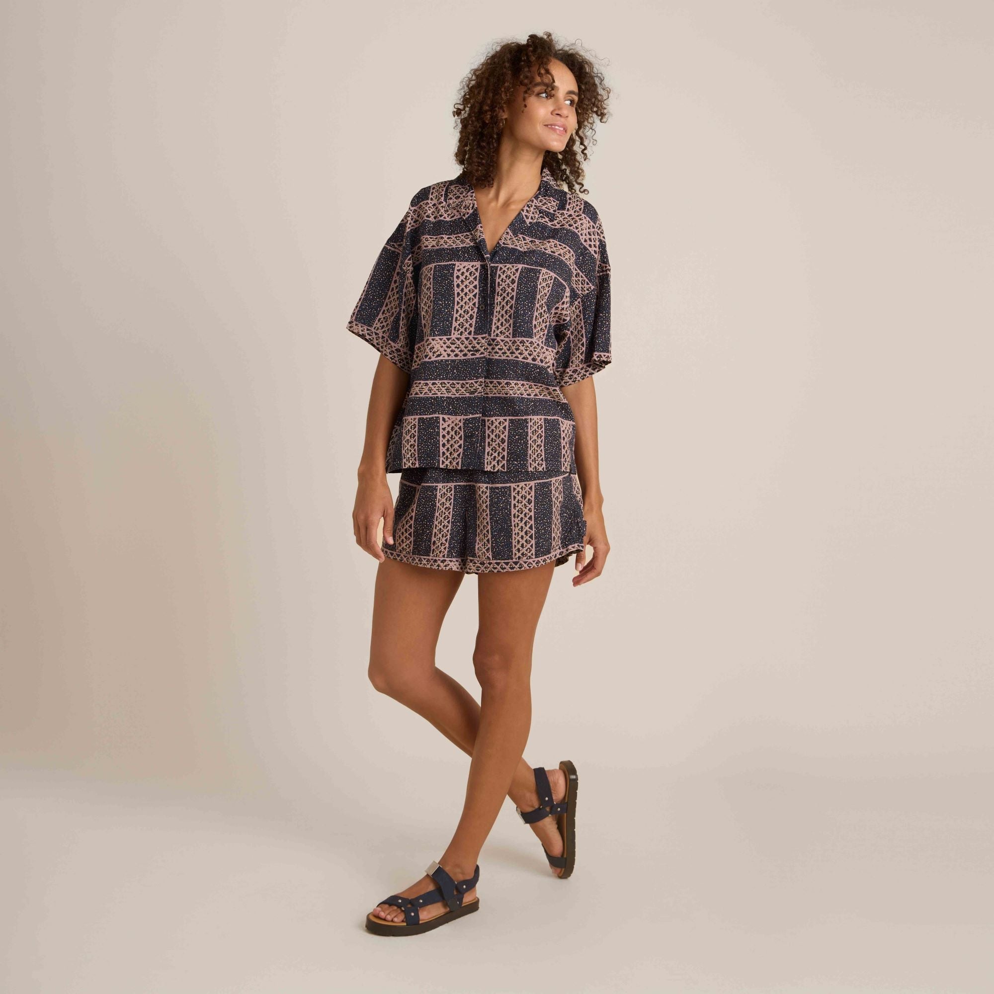Riviera Kurzarmshirt von H.O.D. Dark Marineblau