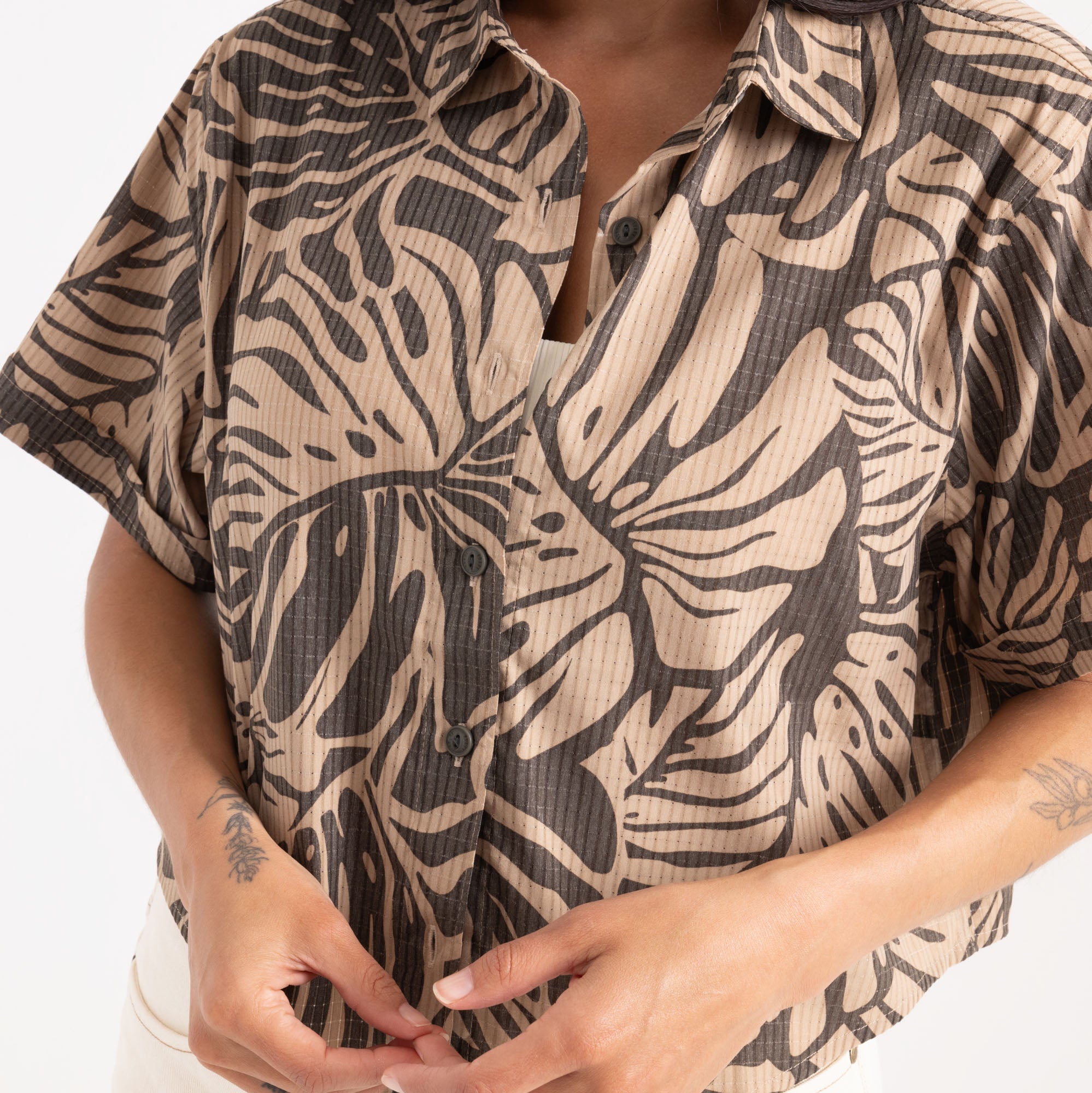 Bless Up Kurz geschnitten Button Up Shirt von Khaki